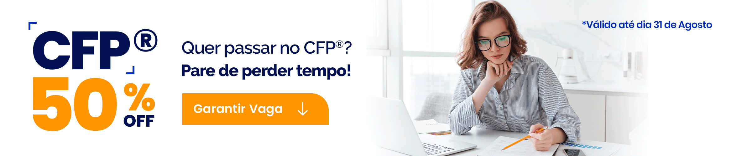 Promo banner: 50% off (CFP) with orange 'Garantir Vaga' button and a woman working at a laptop on the right.