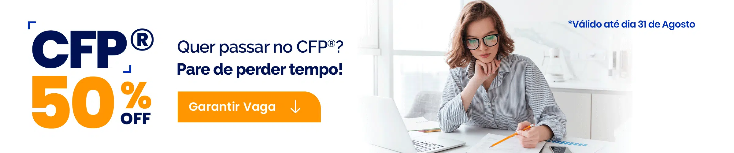 Promo banner: 50% off (CFP) with orange 'Garantir Vaga' button and a woman working at a laptop on the right.