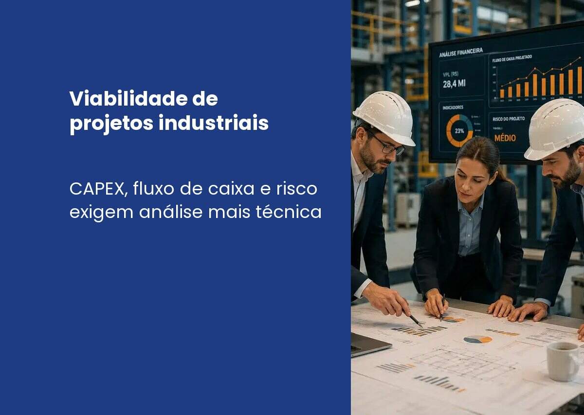 Blue left panel with Portuguese title 'Viabilidade de projetos industriais' and subtitle about CAPEX and risk; professionals in hard hats analyze charts in a factory setting.